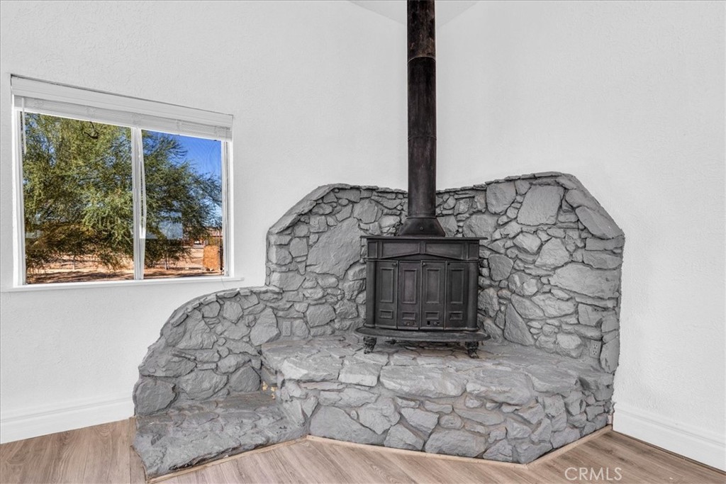 6686 Mojave Avenue Twentynine Palms, CA 92277 - Photo 11 of 41 a view of entryway