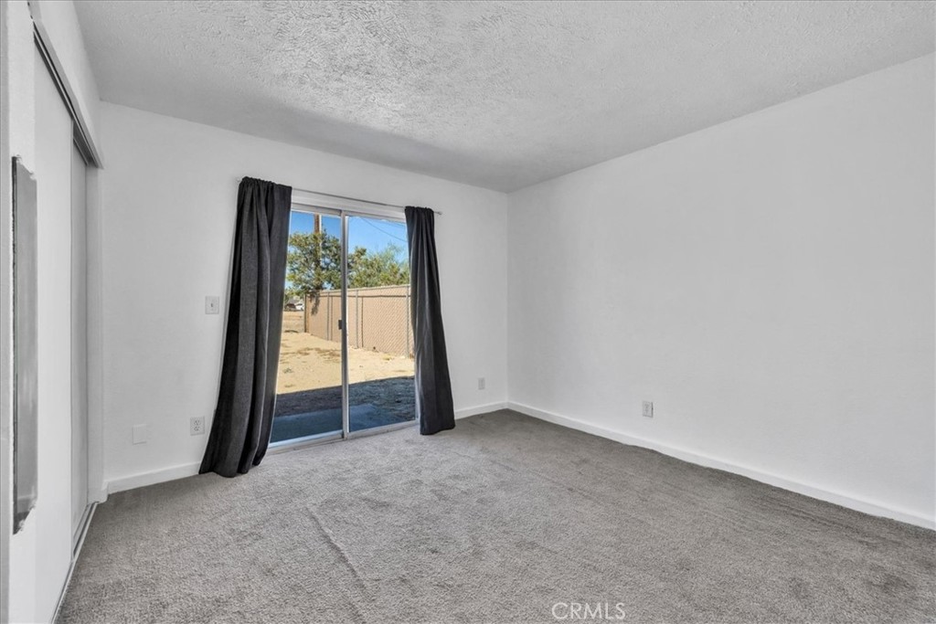 6686 Mojave Avenue Twentynine Palms, CA 92277 - Photo 23 of 41 an empty room with windows