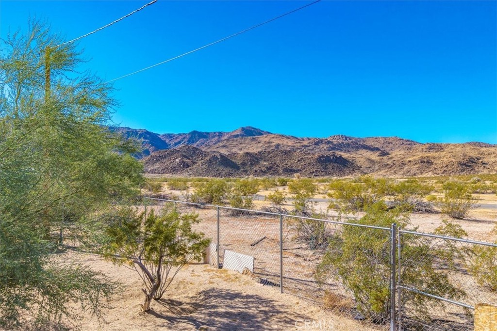 6686 Mojave Avenue Twentynine Palms, CA 92277 - Photo 33 of 41 a view of an outdoor space and mountain view