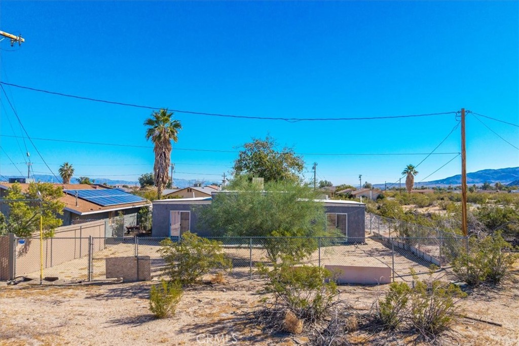 6686 Mojave Avenue Twentynine Palms, CA 92277 - Photo 34 of 41 a view of a terrace with chairs