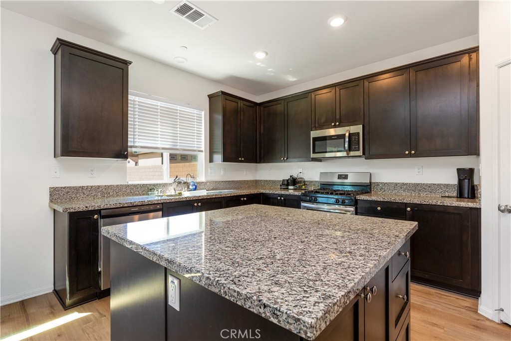 12479 Sunset Road Victorville, CA 92392 - Photo 5 of 24