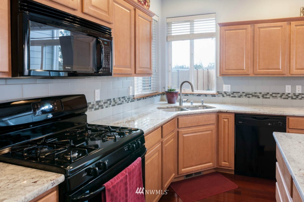 4626 146th Place Southeast Bothell, WA 98012 - Photo 8 of 22 Gallery Image 8