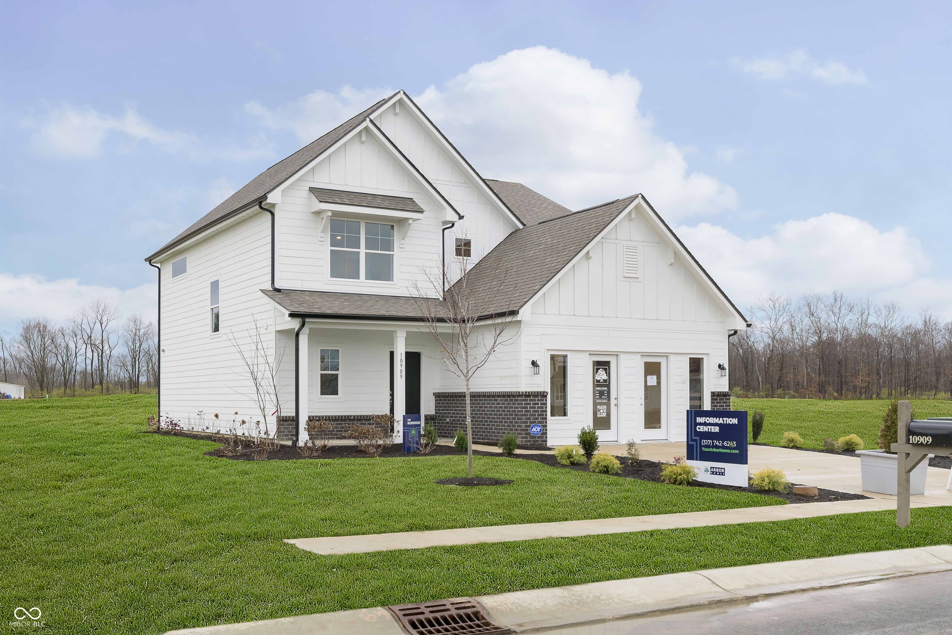 10909 Helmcrest Drive Indianapolis, IN 46239 - Photo 2 of 31