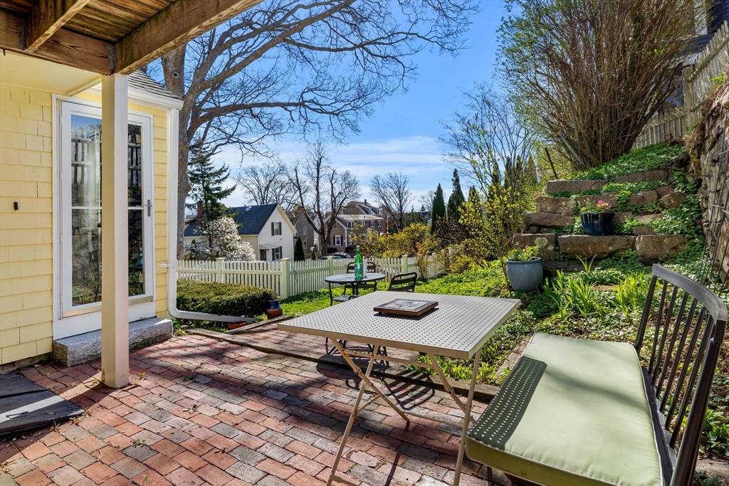 40 R Prospect Street, Unit 3 Marblehead, MA 01945 - Photo 3 of 34