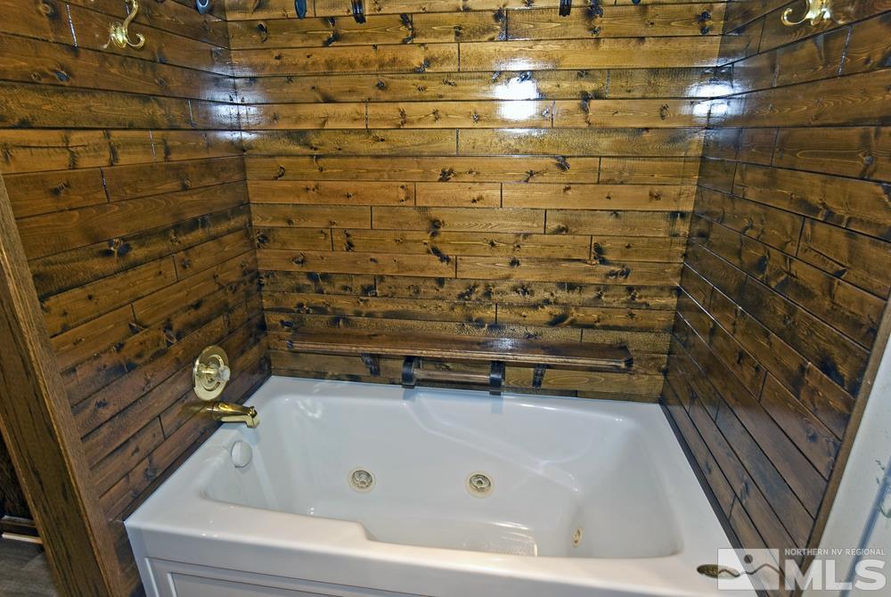 70 Pinon Road Markleeville, CA 96120 - Photo 19 of 25 a bathroom with a bathtub