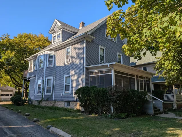 a view of a yard in front of a house