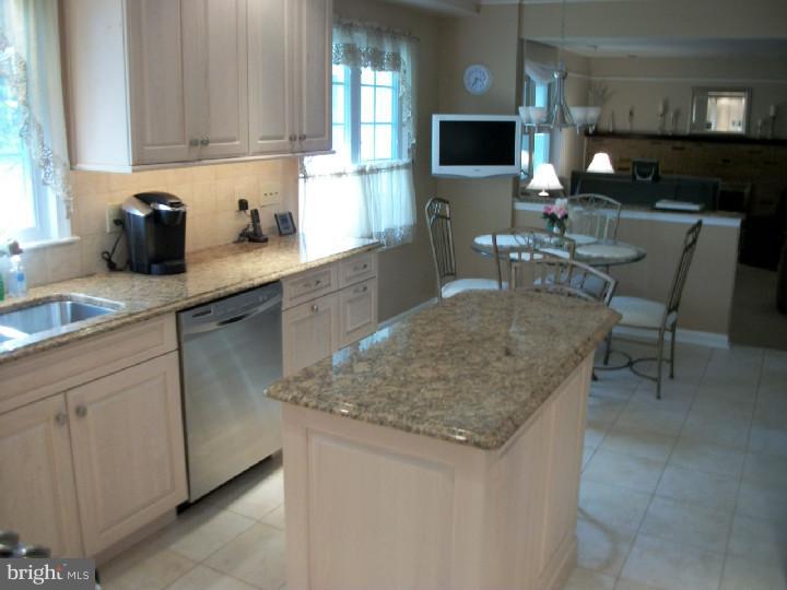 304 North Riding Drive Moorestown, NJ 08057 - Photo 8 of 21 Gallery Image 8