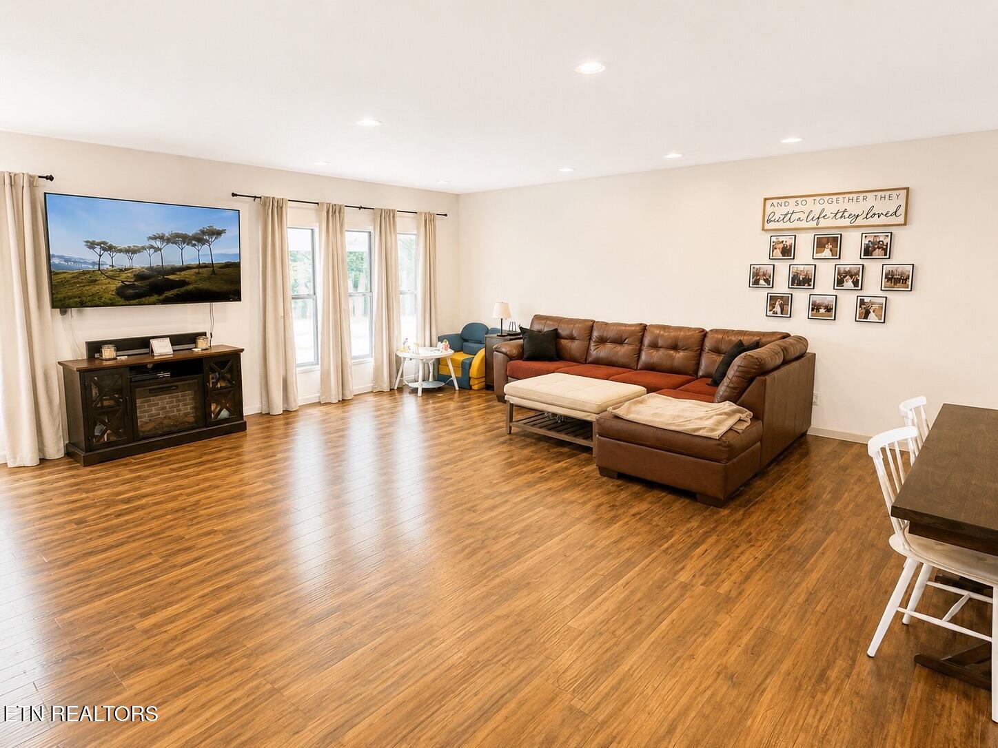 571 Patterson Road Walland, TN 37886 - Photo 4 of 23 Living Room