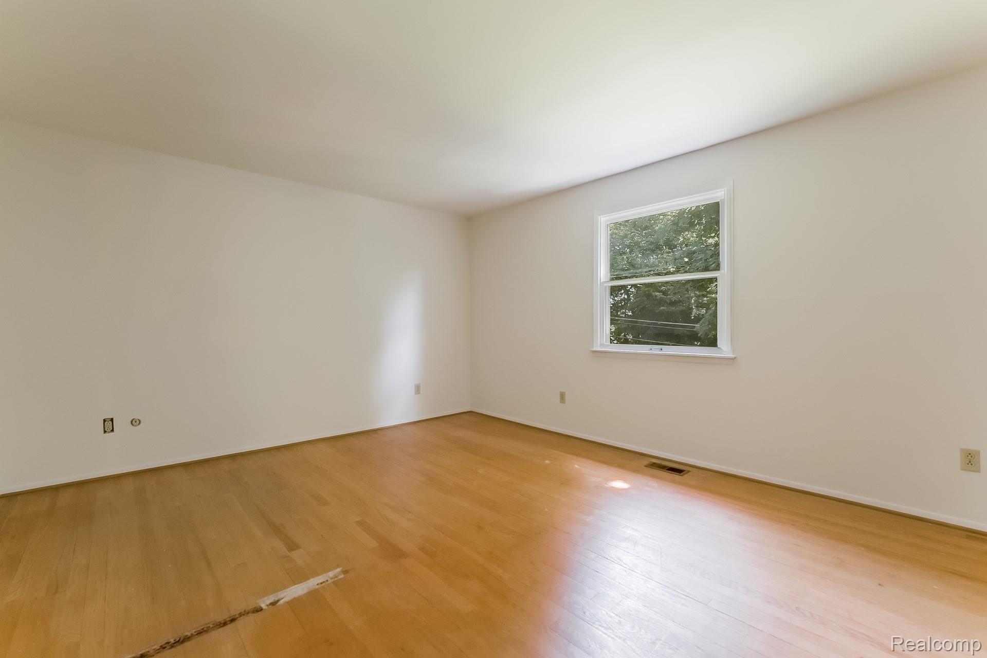 896 Allston Drive Rochester, MI 48309 - Photo 27 of 57 025-photo-bedroom-8358029.jpg