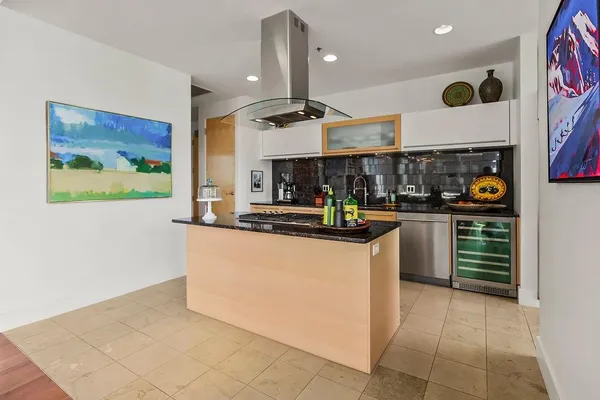 $950,000 | 4646 Broadway Boulevard, Unit 3S, Kansas City, MO 64112