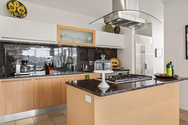 $950,000 | 4646 Broadway Boulevard, Unit 3S, Kansas City, MO 64112