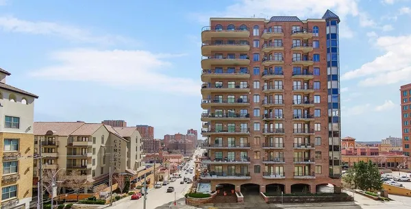 $950,000 | 4646 Broadway Boulevard, Unit 3S, Kansas City, MO 64112