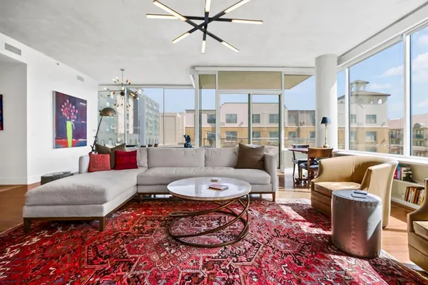 $950,000 | 4646 Broadway Boulevard, Unit 3S, Kansas City, MO 64112