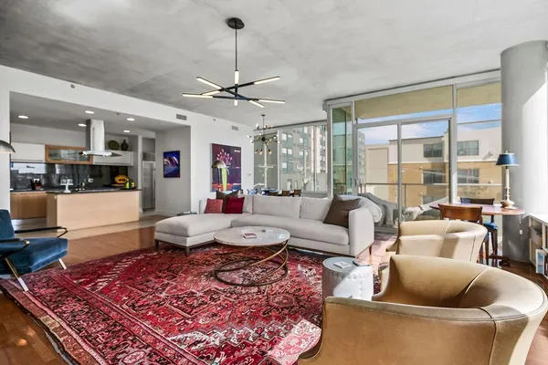 $950,000 | 4646 Broadway Boulevard, Unit 3S, Kansas City, MO 64112