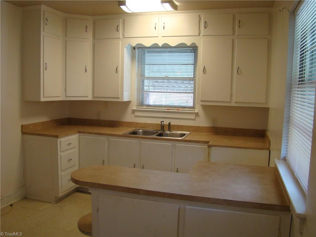 235 Rolling Road Burlington, NC 27217 - Photo 4 of 19 Gallery Image 4