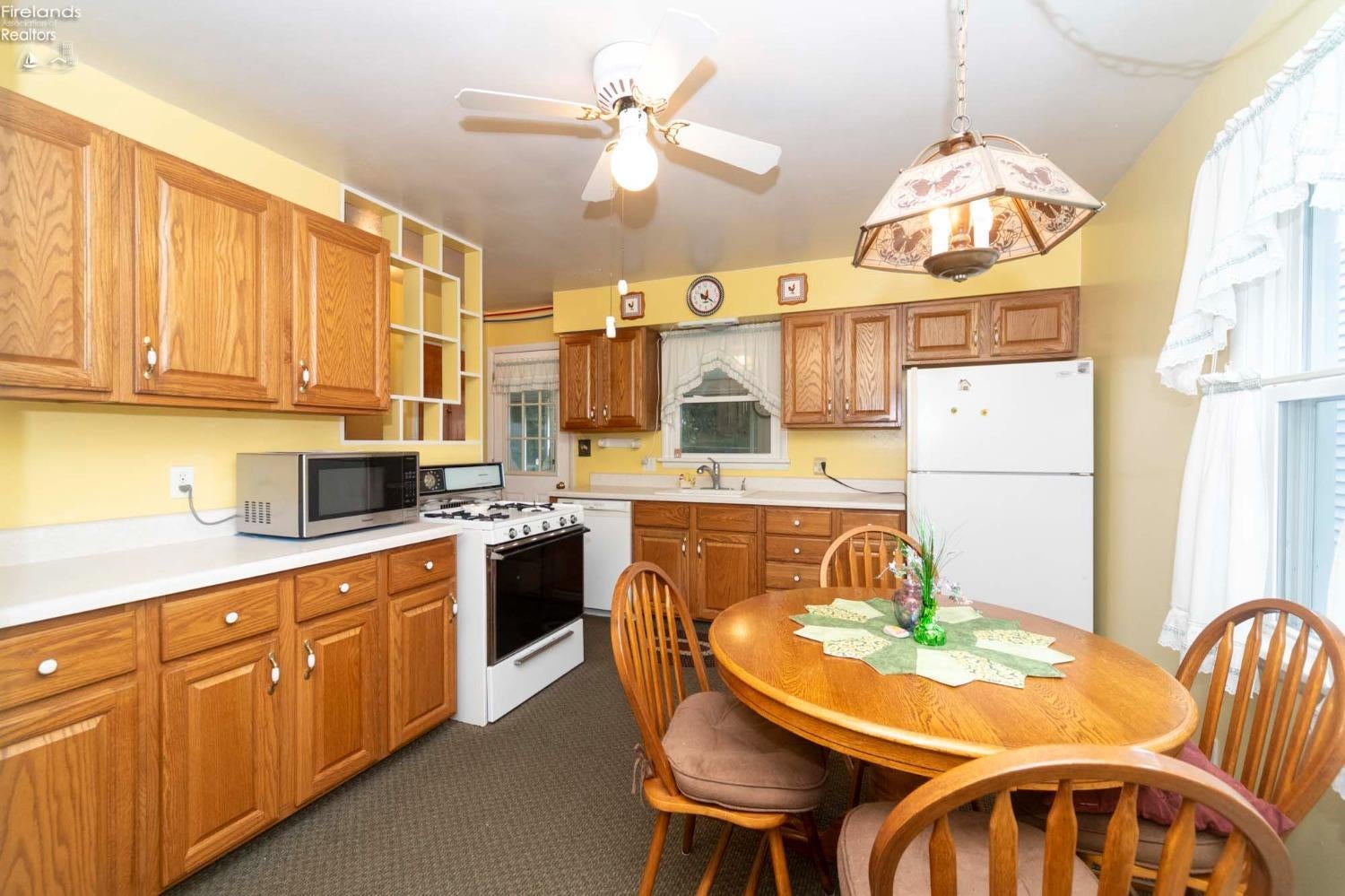 3879 North Stonehenge Road Port Clinton, OH 43452 - Photo 6 of 41 Gallery Image 6