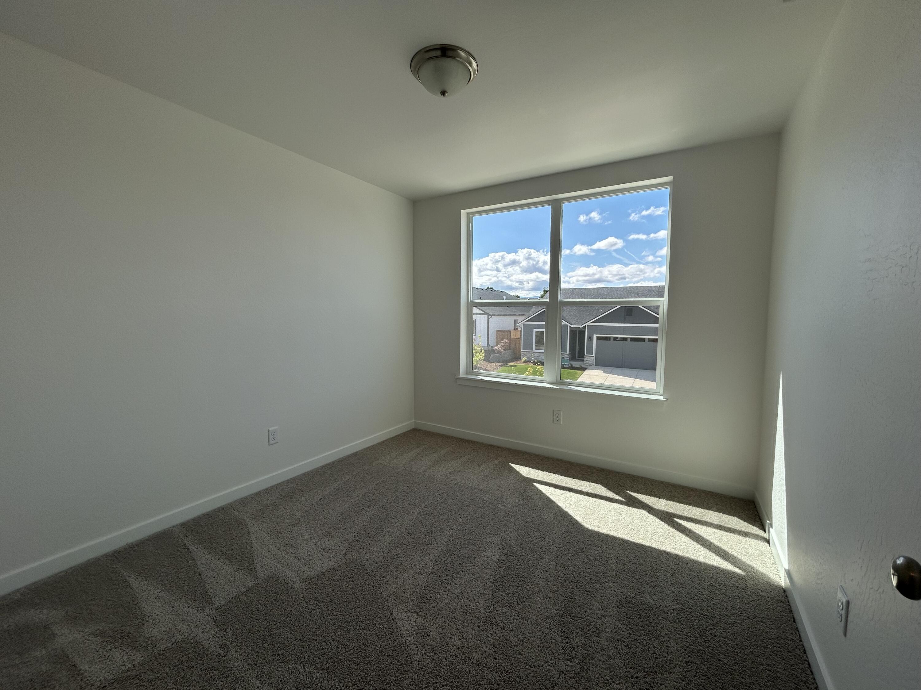 121 Valemont Drive, Unit 34 Eagle Point, OR 97524 - Photo 20 of 24