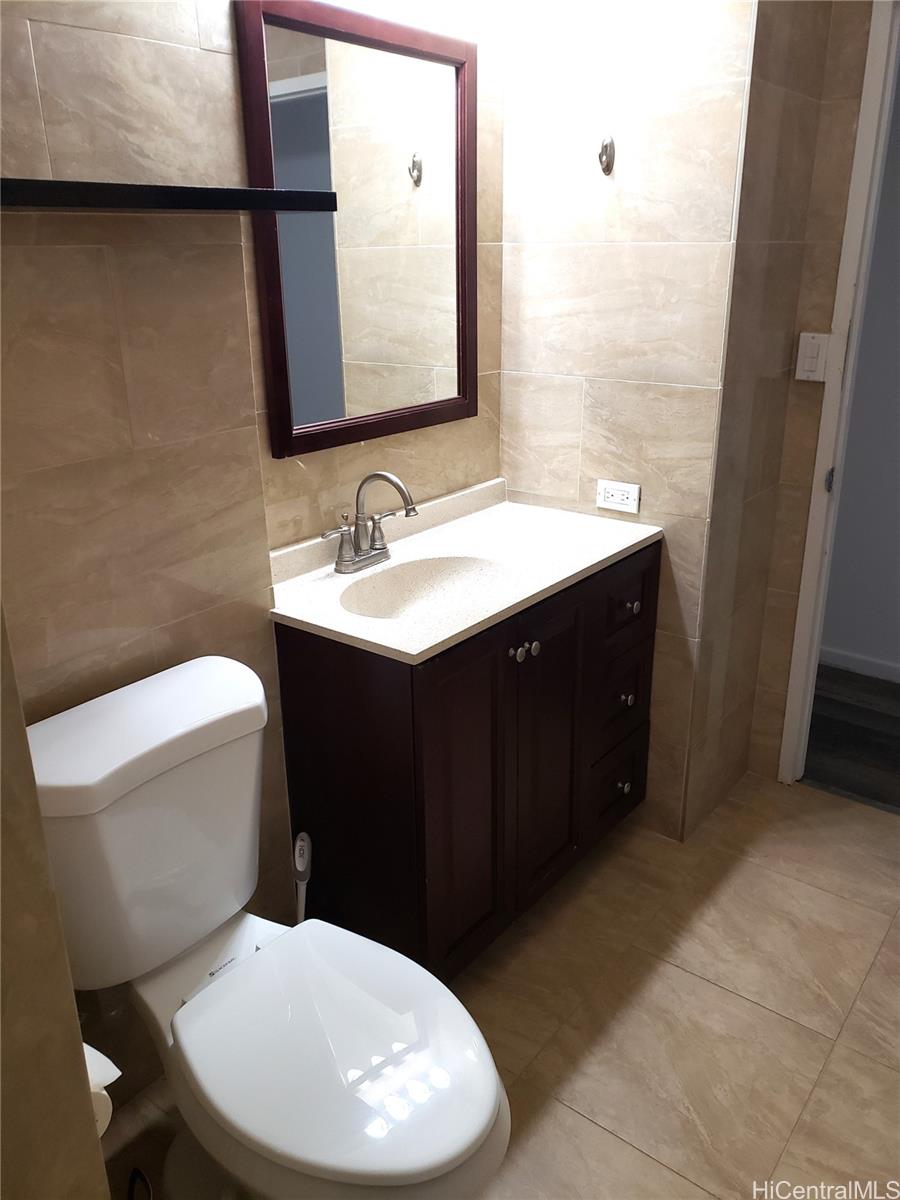 3403 Ala Ilima Street Honolulu, HI 96818 - Photo 14 of 23 a bathroom with a toilet sink and mirror