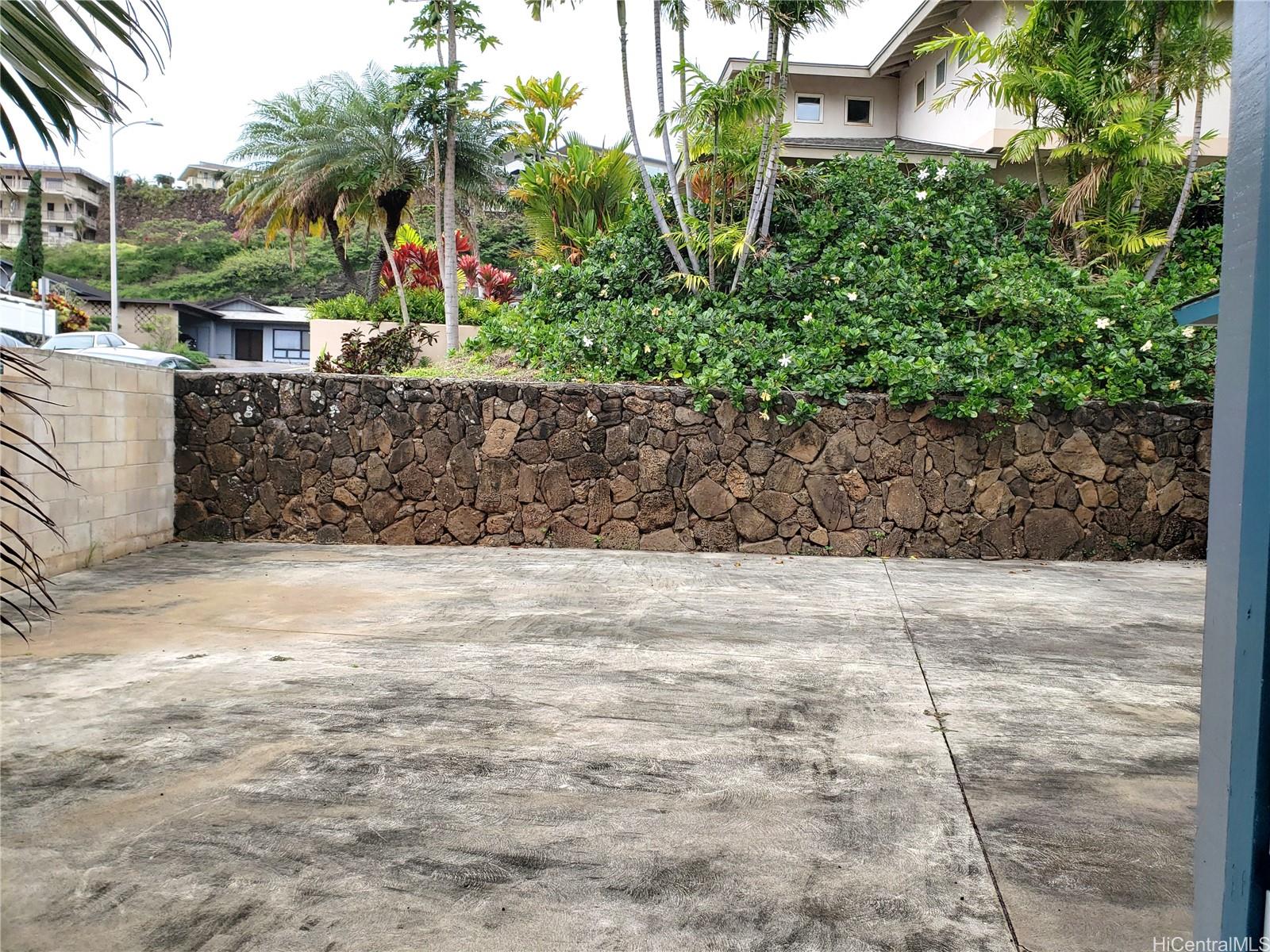3403 Ala Ilima Street Honolulu, HI 96818 - Photo 21 of 23 a view of a backyard of a house