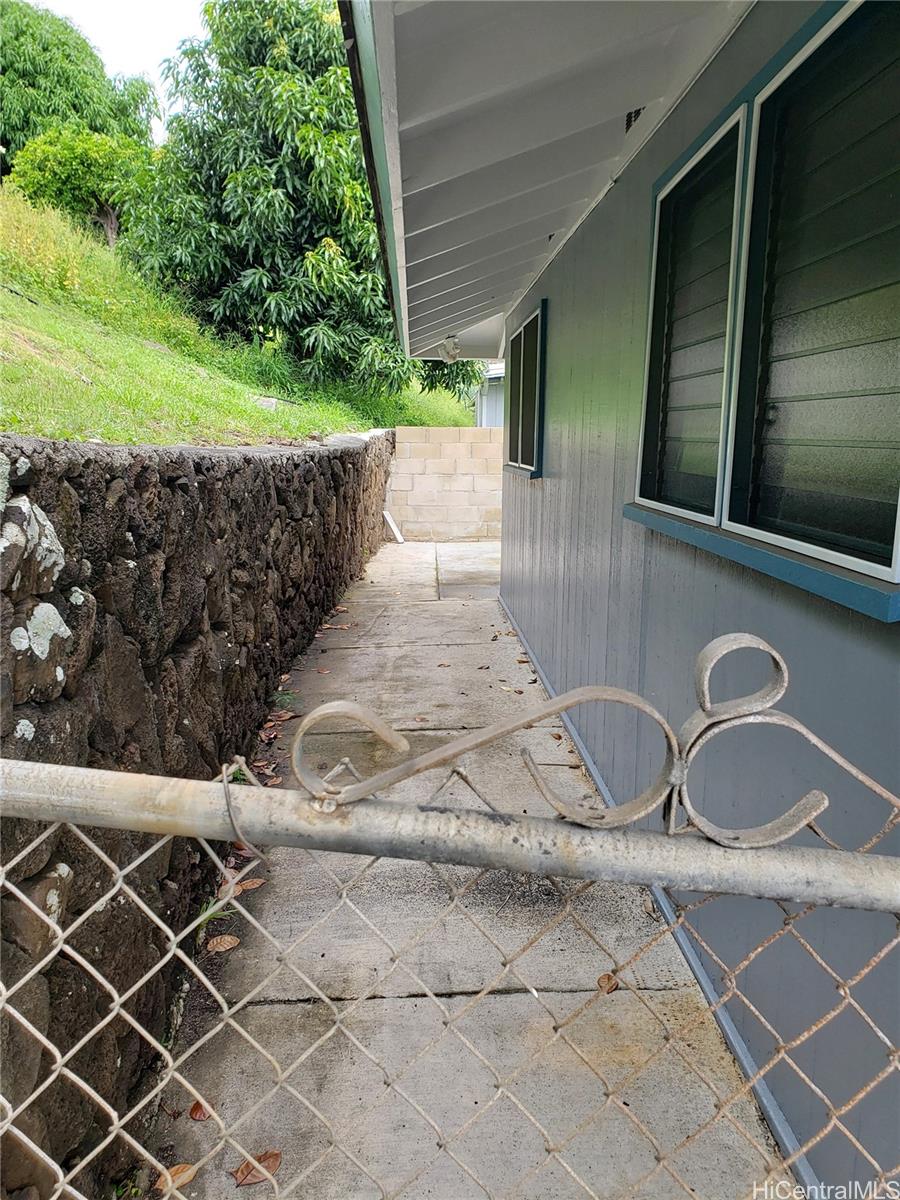 3403 Ala Ilima Street Honolulu, HI 96818 - Photo 22 of 23 a view of a backyard