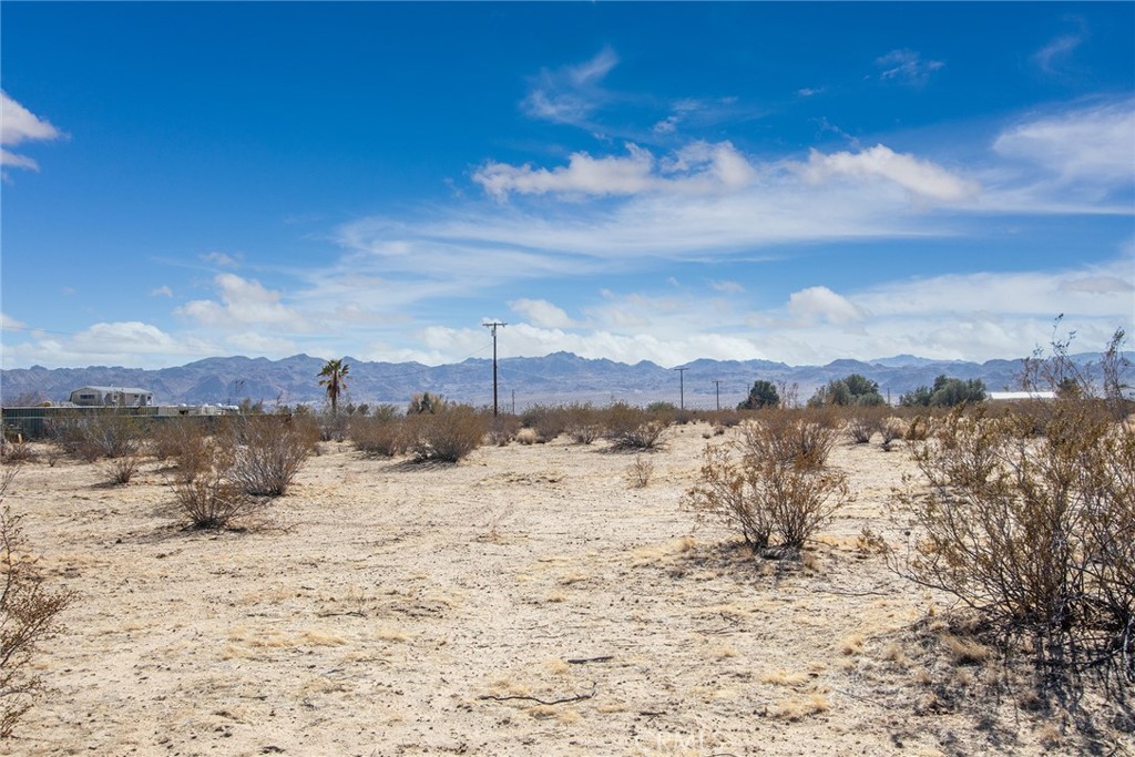 64475 Sun Mesa Road Joshua Tree, CA 92252 - Photo 2 of 9 a view of lake view and mountain