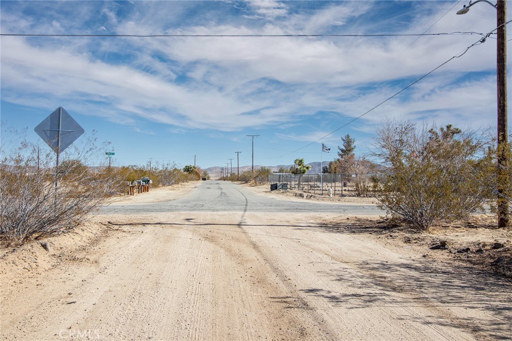 64475 Sun Mesa Road Joshua Tree, CA 92252 - Photo 8 of 9 a view of the terrace of a house