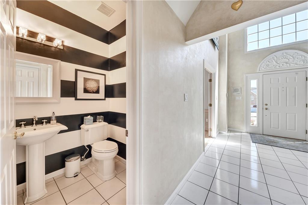 385 Cobblestone Circle McKees Rocks, PA 15136 - Photo 11 of 25