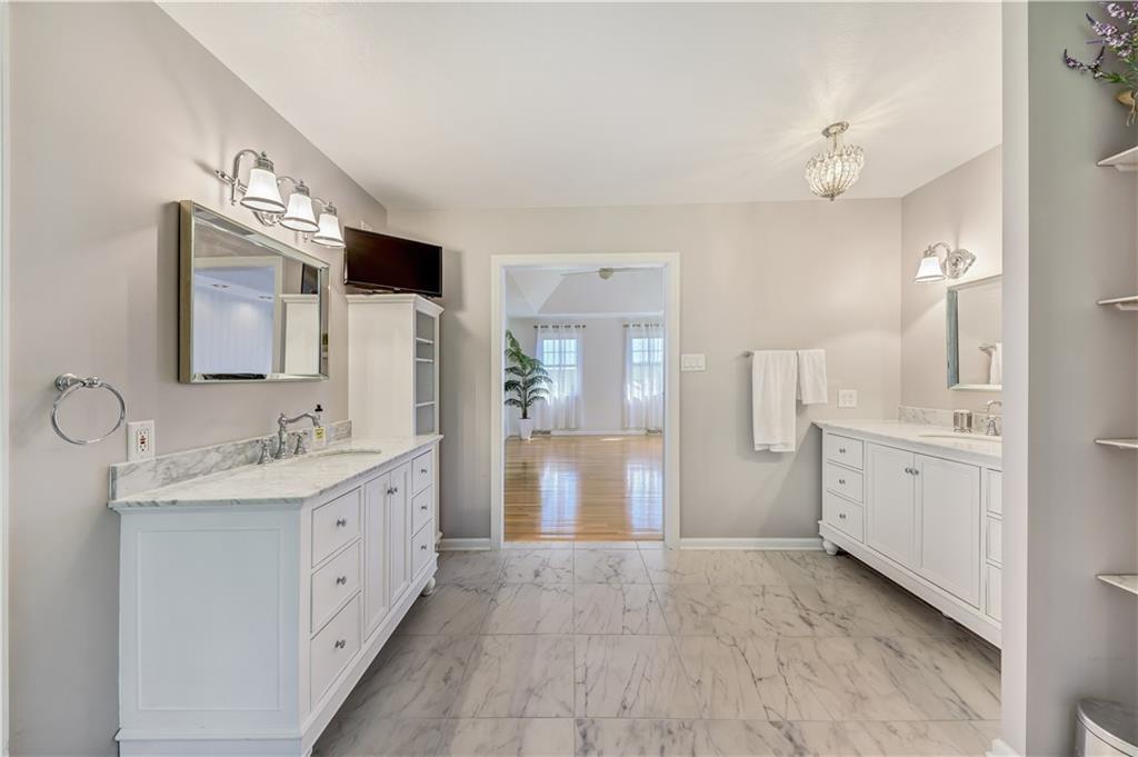 385 Cobblestone Circle McKees Rocks, PA 15136 - Photo 16 of 25