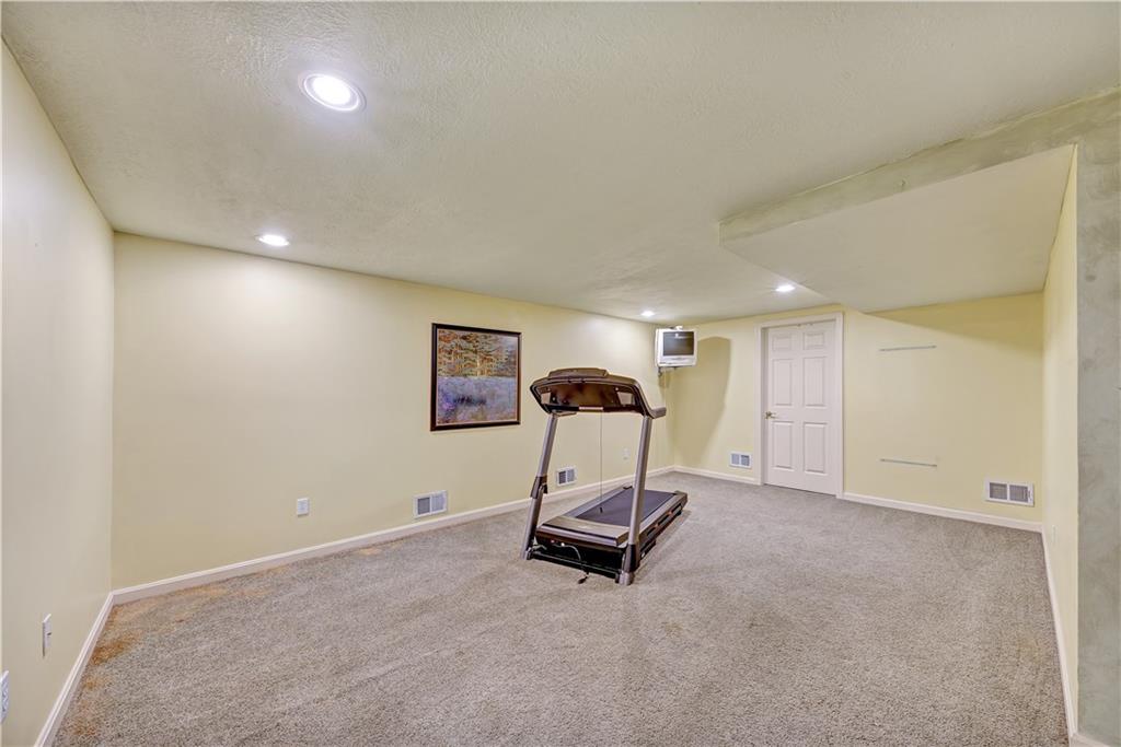 385 Cobblestone Circle McKees Rocks, PA 15136 - Photo 20 of 25