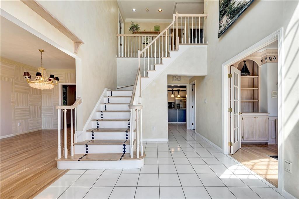 385 Cobblestone Circle McKees Rocks, PA 15136 - Photo 3 of 25