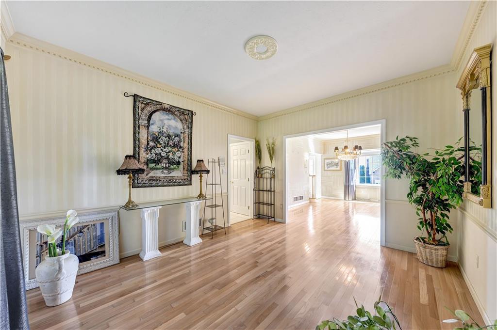 385 Cobblestone Circle McKees Rocks, PA 15136 - Photo 6 of 25