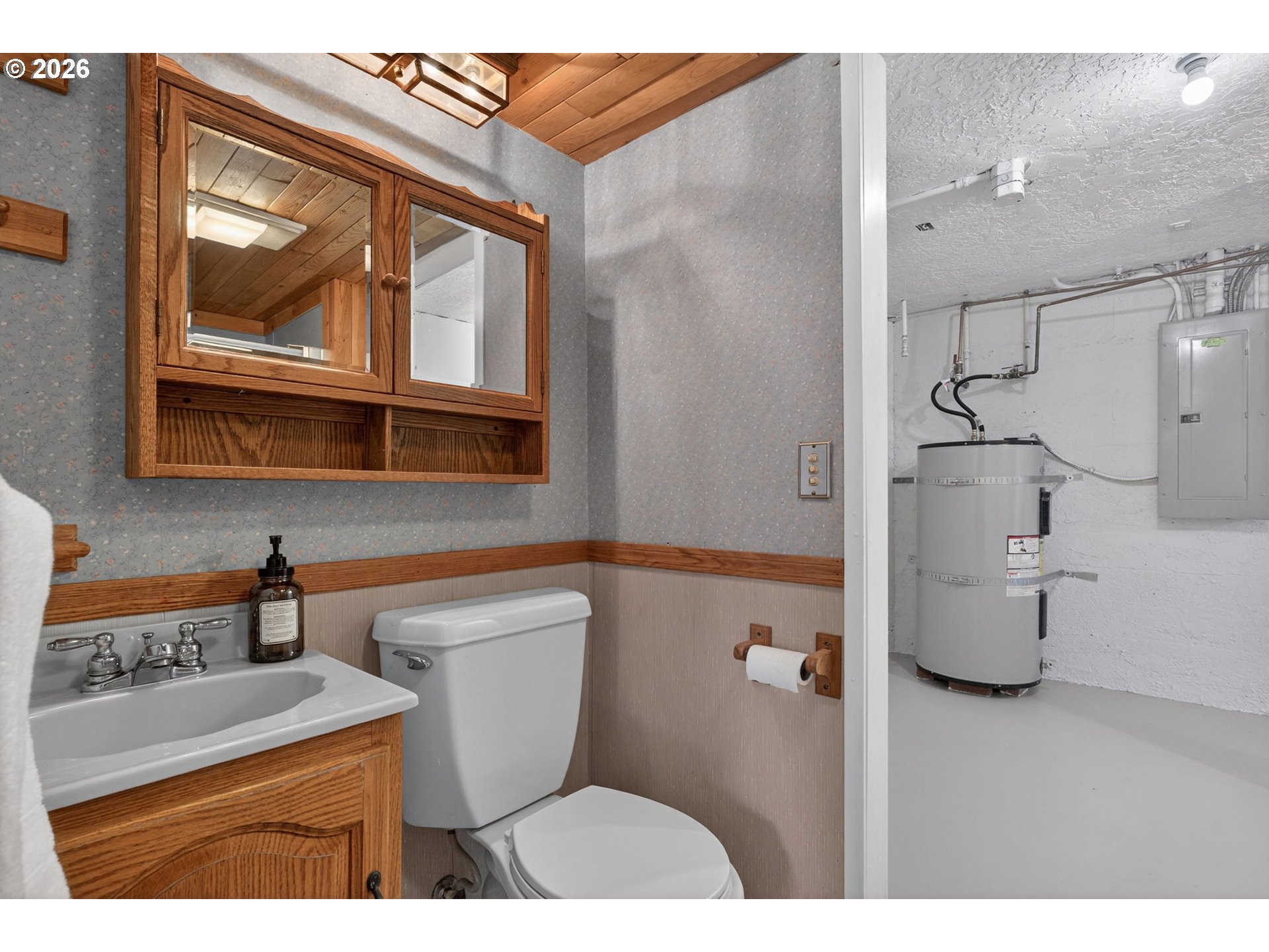 6971 North Vincent Avenue Portland, OR 97217 - Photo 36 of 48 a bathroom with a sink toilet and shower