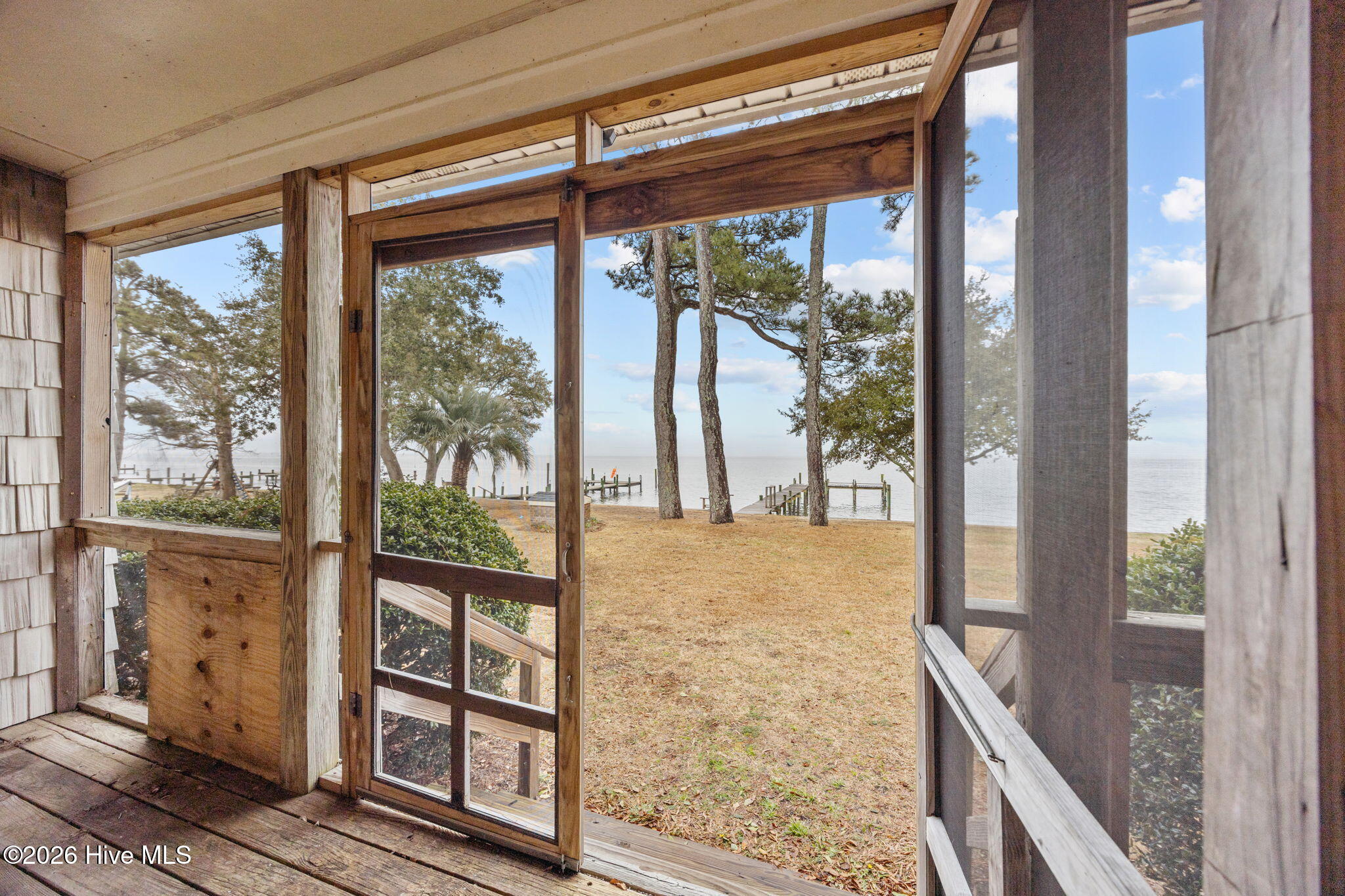 236 Morrison Road Oriental, NC 28571 - Photo 4 of 64 35-web-or-mls-0C0A2282_1