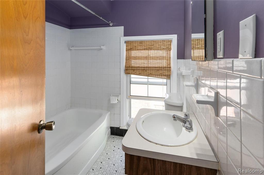 3316 Eastham Road Dearborn, MI 48120 - Photo 21 of 25