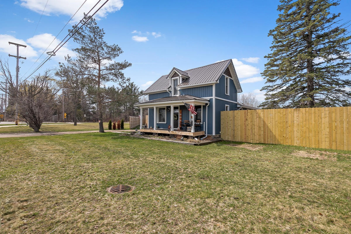 2001 North Canal Road Lansing, MI 48917 - Photo 2 of 26 IMG_1001
