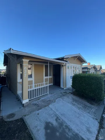 a view of a house with a yard