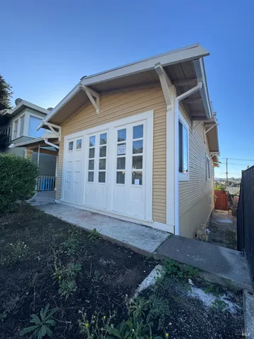 a view of front of house with a yard