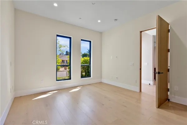 $7,995 | 5935 Yarmouth Avenue, Encino, CA 91316