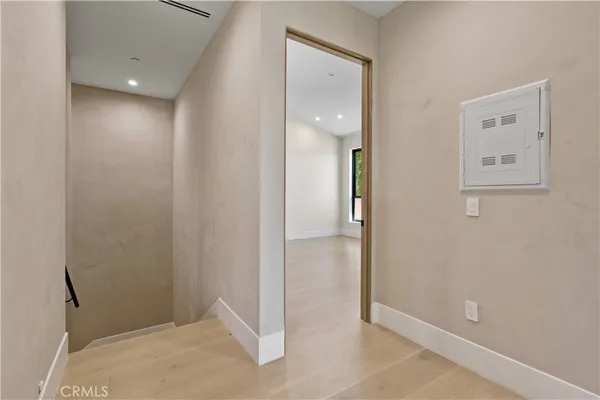 $7,995 | 5935 Yarmouth Avenue, Encino, CA 91316