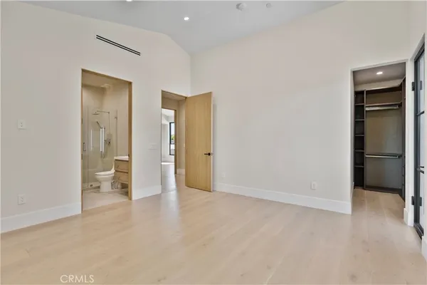 $7,995 | 5935 Yarmouth Avenue, Encino, CA 91316
