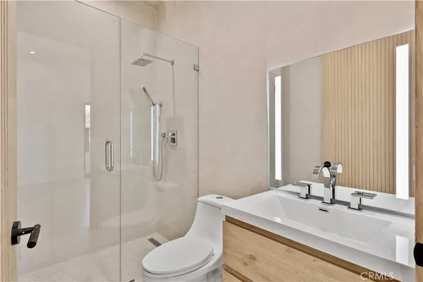 $7,995 | 5935 Yarmouth Avenue, Encino, CA 91316