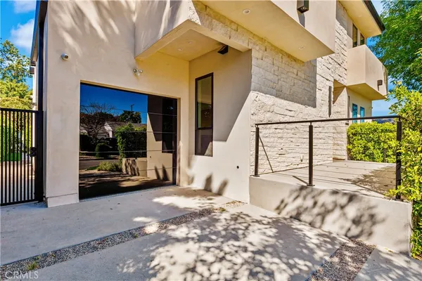 $7,995 | 5935 Yarmouth Avenue, Encino, CA 91316