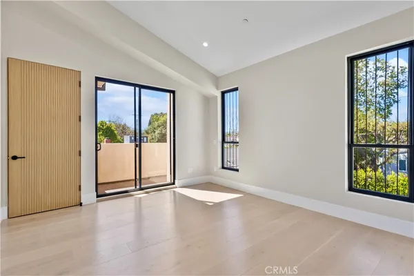 $7,995 | 5935 Yarmouth Avenue, Encino, CA 91316