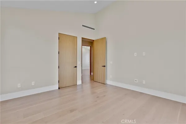 $7,995 | 5935 Yarmouth Avenue, Encino, CA 91316