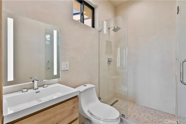 $7,995 | 5935 Yarmouth Avenue, Encino, CA 91316