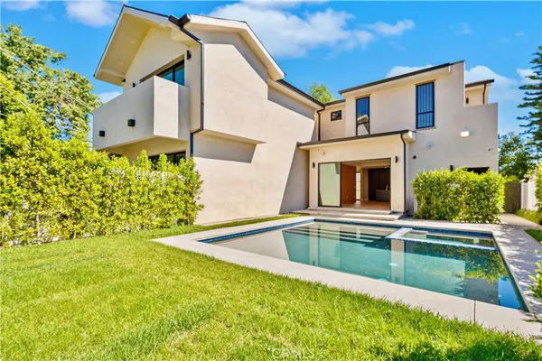 $7,995 | 5935 Yarmouth Avenue, Encino, CA 91316