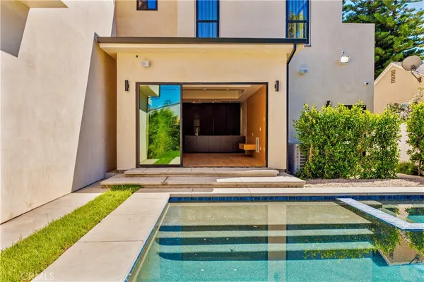 $7,995 | 5935 Yarmouth Avenue, Encino, CA 91316