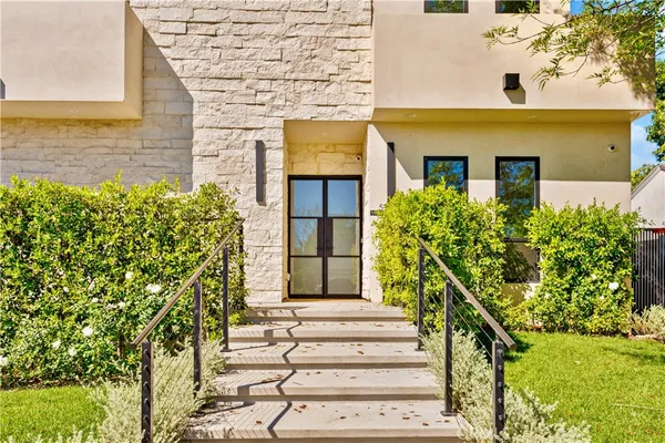 $7,995 | 5935 Yarmouth Avenue, Encino, CA 91316