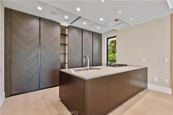 $7,995 | 5935 Yarmouth Avenue, Encino, CA 91316