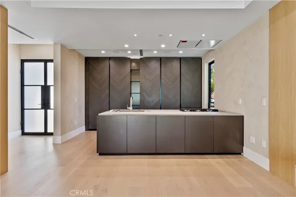 $7,995 | 5935 Yarmouth Avenue, Encino, CA 91316